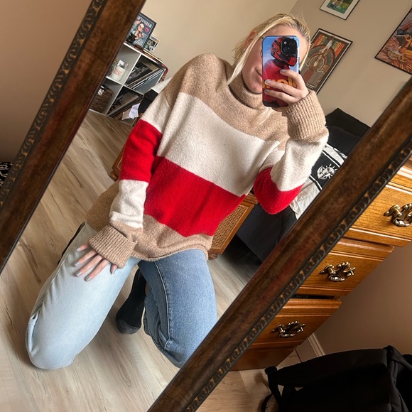 large turtleneck - Picture 3 of 3